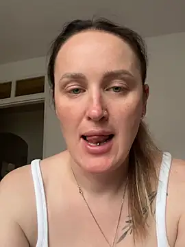 Snapshot of TomilaSi chatting on July 11, 2026, 5:02 pm TomilaSi online show from July 11, 2026, 5:02 pm