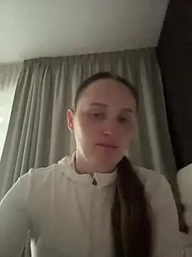 Snapshot of TomilaSi chatting on May 9, 2026, 5:49 pm TomilaSi online show from May 9, 2026, 5:49 pm