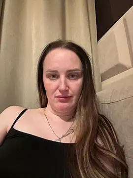 Snapshot of TomilaSi chatting on April 18, 2026, 8:09 pm TomilaSi online show from April 18, 2026, 8:09 pm