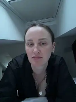 Snapshot of TomilaSi chatting on May 11, 2026, 6:05 pm TomilaSi online show from May 11, 2026, 6:05 pm