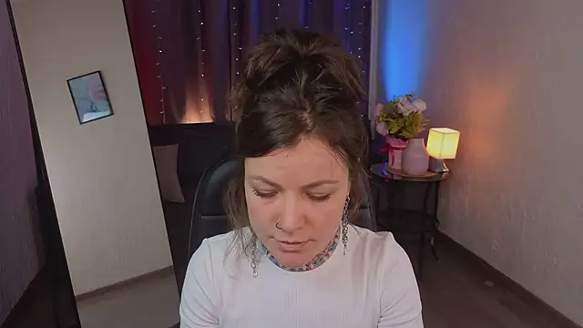 Marla Bri online show from December 14, 2025, 1:06 pm