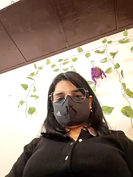 Sexolinaa online show from May 11, 2026, 7:32 am