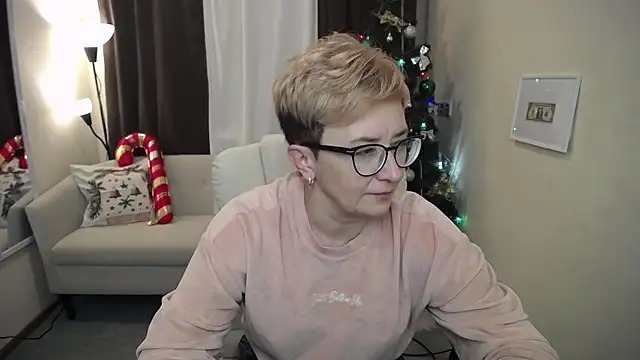 ChristinaRainforce online show from December 1, 2025, 1:34 pm