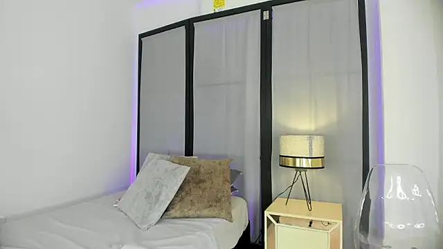 niicole steele  online show from March 13, 2026, 10:04 pm