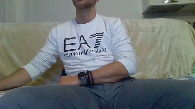 Snapshot of Eroshotlicker chatting on January 17, 2026, 11:08 pm Eroshotlicker online show from January 17, 2026, 11:08 pm