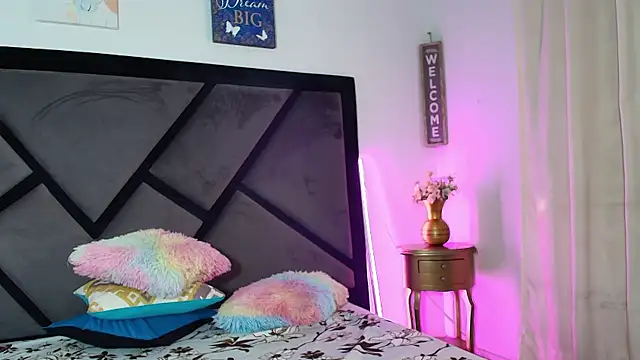 TashaNaughty4u online show from December 1, 2025, 12:17 pm