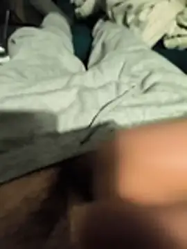 Snapshot of Razvan696969 chatting on February 4, 2026, 9:32 pm Razvan696969 online show from February 4, 2026, 9:32 pm