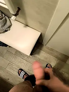 Snapshot of Razvan696969 chatting on February 28, 2026, 3:33 pm Razvan696969 online show from February 28, 2026, 3:33 pm