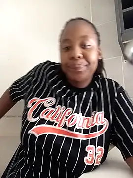 Snapshot of SavageHoney chatting on February 5, 2026, 2:02 pm SavageHoney online show from February 5, 2026, 2:02 pm