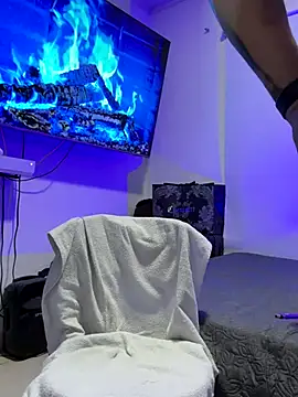 OliverWest04 online show from December 2, 2025, 7:32 am