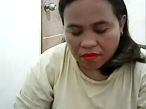 cutechubby online show from April 23, 2026, 10:33 am