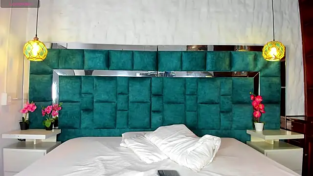  bonnyandclyde online show from March 16, 2026, 12:42 pm