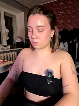 Annahylio online show from November 30, 2025, 6:30 pm