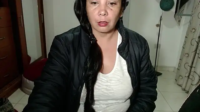 Snapshot of vivian-milf chatting on May 8, 2026, 2:26 am vivian-milf online show from May 8, 2026, 2:26 am