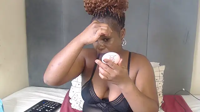 Chocolatebae86 online show from February 13, 2026, 8:03 am