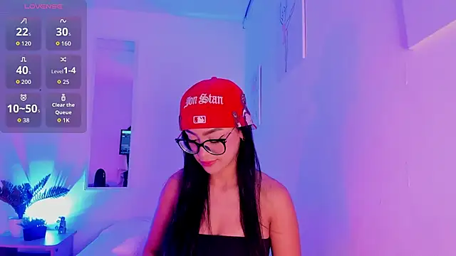 Klohewilliams  online show from December 14, 2025, 12:44 pm