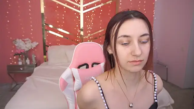 RoxieRay online show from March 10, 2026, 1:04 pm