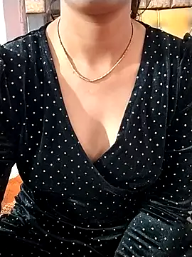 RASHMI SHARMA9 online show from February 13, 2026, 5:57 pm