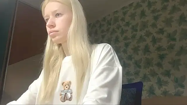 Barbie Blondie online show from December 14, 2025, 7:08 pm