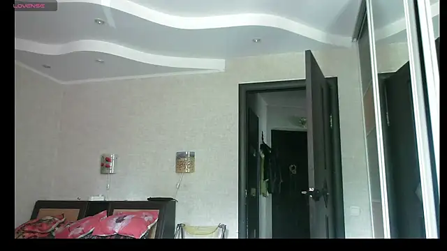 Kelly Flurr online show from June 9, 2026, 8:04 am