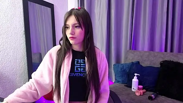 TiinaJonus  online show from April 6, 2026, 4:46 am