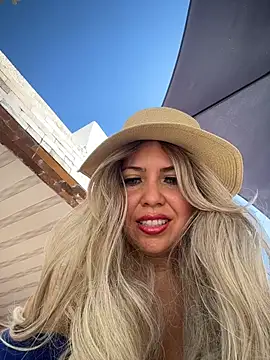 IsaSantoDomingo online show from November 29, 2025, 2:17 pm