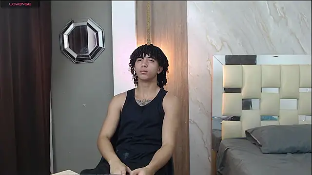 kim curlyy online show from March 10, 2026, 1:37 pm