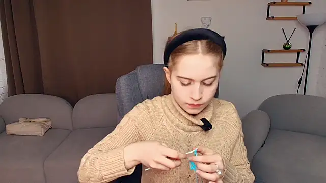 FairrryBluuum online show from December 1, 2025, 10:38 am