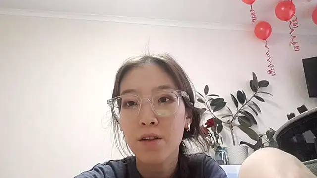 MollyTiger online show from November 27, 2025, 9:21 am