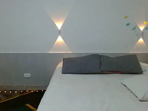 seductrixee online show from December 17, 2025, 3:11 am