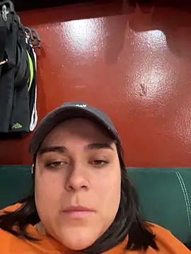 Laurabuu  online show from November 26, 2025, 7:03 pm