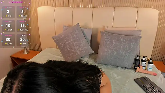 Snapshot of Sophi_Lewis chatting on February 28, 2026, 12:32 am Sophi Lewis online show from February 28, 2026, 12:32 am