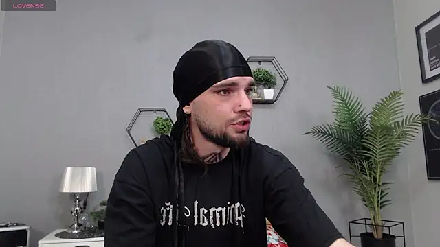 Snapshot of KaneHunter chatting on April 18, 2026, 6:32 pm KaneHunter online show from April 18, 2026, 6:32 pm