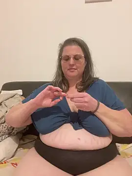 bea french curvy online show from February 25, 2026, 8:41 pm