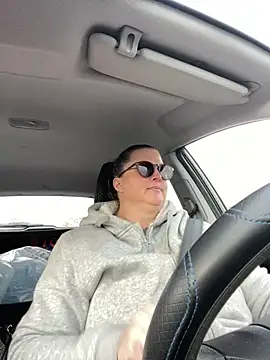 bea french curvy online show from February 10, 2026, 8:35 am