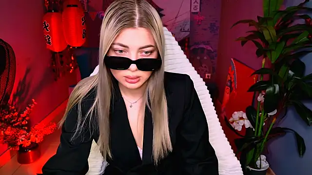 HyileyClark online show from March 24, 2026, 9:53 am