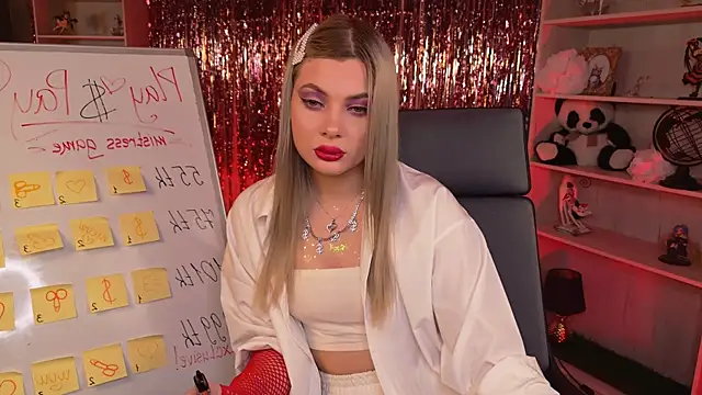 HyileyClark online show from April 10, 2026, 9:49 am