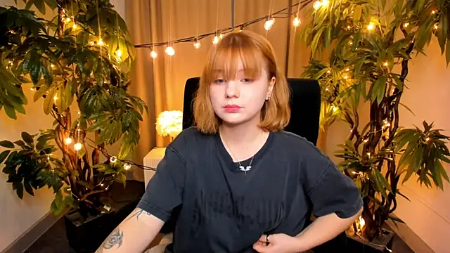 AsiaBritney online show from November 26, 2025, 1:11 pm