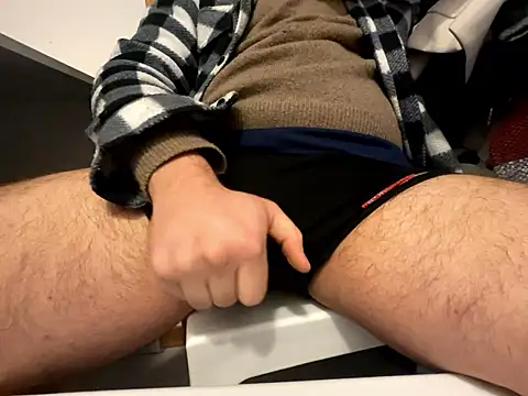 erdestruttor18 online show from January 12, 2026, 11:28 am