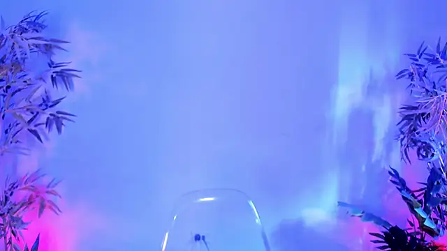 itsmroom  online show from December 19, 2025, 1:24 pm