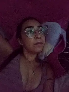 Snapshot of Yani-14 chatting on February 4, 2026, 11:00 pm Yani-14 online show from February 4, 2026, 11:00 pm