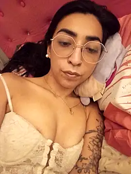 Snapshot of Yani-14 chatting on February 19, 2026, 5:37 am Yani-14 online show from February 19, 2026, 5:37 am