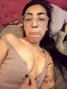 Snapshot of Yani-14 chatting on March 3, 2026, 3:57 am Yani-14 online show from March 3, 2026, 3:57 am