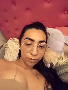 Snapshot of Yani-14 chatting on February 6, 2026, 11:01 pm Yani-14 online show from February 6, 2026, 11:01 pm