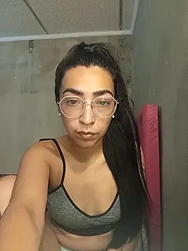 Snapshot of Yani-14 chatting on December 4, 2025, 5:56 pm Yani-14 online show from December 4, 2025, 5:56 pm