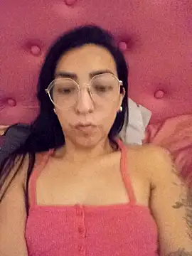 Snapshot of Yani-14 chatting on December 16, 2025, 4:28 am Yani-14 online show from December 16, 2025, 4:28 am