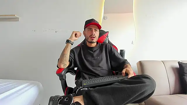 Snapshot of MatthewCullen chatting on January 5, 2026, 8:56 pm MatthewCullen online show from January 5, 2026, 8:56 pm