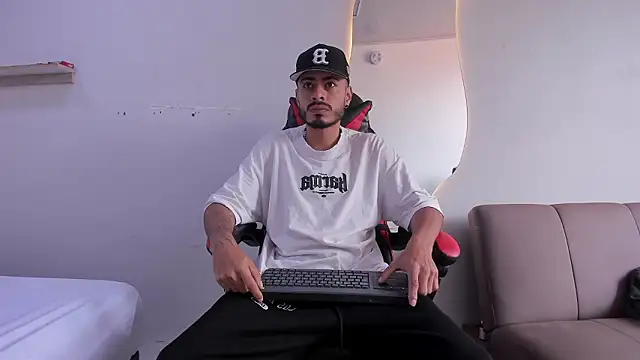 Snapshot of MatthewCullen chatting on February 2, 2026, 8:41 pm MatthewCullen online show from February 2, 2026, 8:41 pm