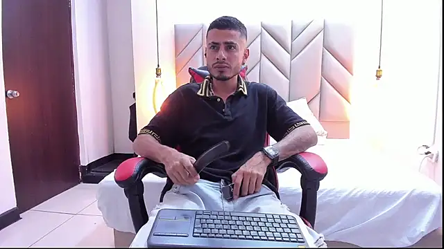 Snapshot of MatthewCullen chatting on January 8, 2026, 10:16 pm MatthewCullen online show from January 8, 2026, 10:16 pm