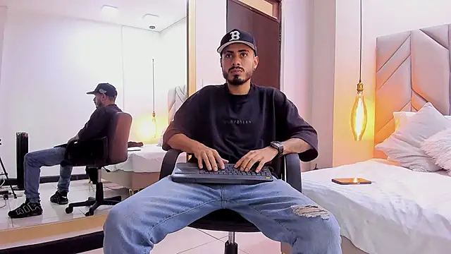 Snapshot of MatthewCullen chatting on February 25, 2026, 6:41 pm MatthewCullen online show from February 25, 2026, 6:41 pm